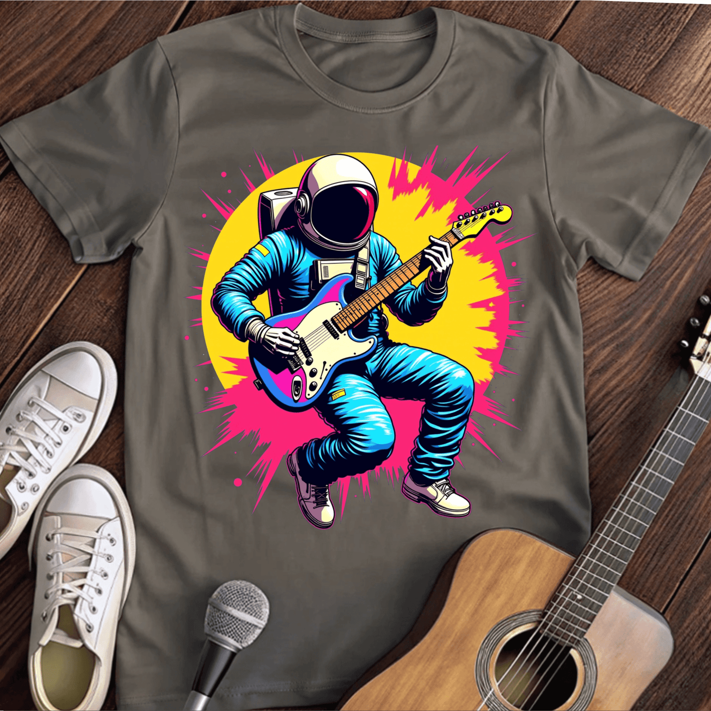 ⭐️⭐️⭐️⭐️⭐️ T-Shirt Charcoal / S Astronaut Rocking T-Shirt